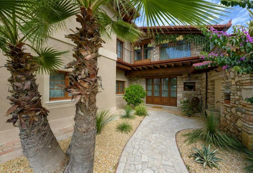 Полулюкс, Villa Mario Resort
