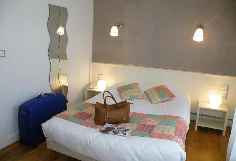 Классический Номер, Brit Hotel Roanne   Le Grand Hôtel