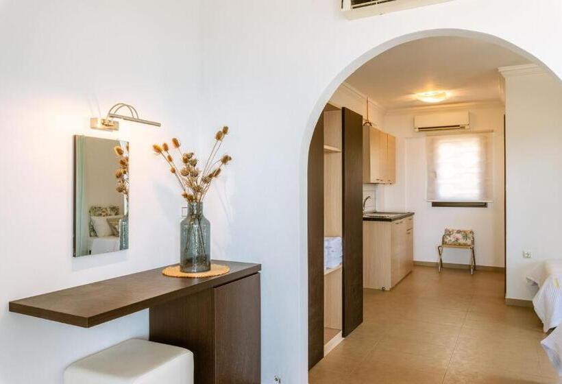Семейное Студио, 3aktes Suites & Studios
