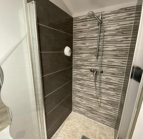 Номер Economy, Logis Hôtel L Oliveraie