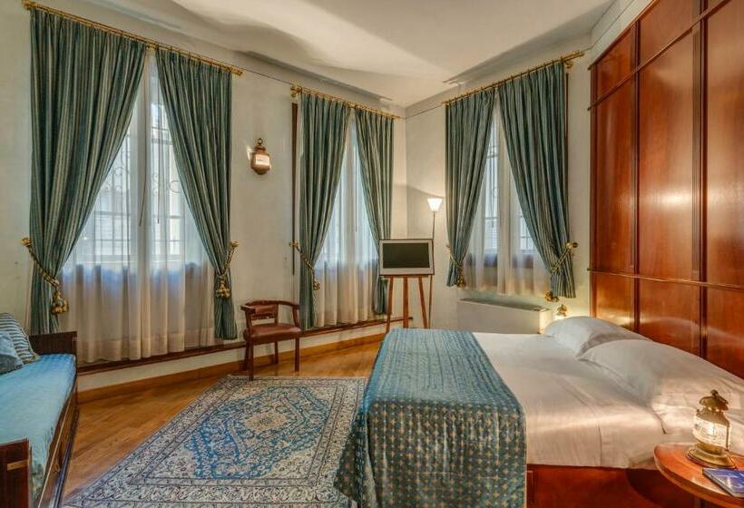 اتاق استاندارد سه نفره, Residenza D'epoca In Piazza Della Signoria