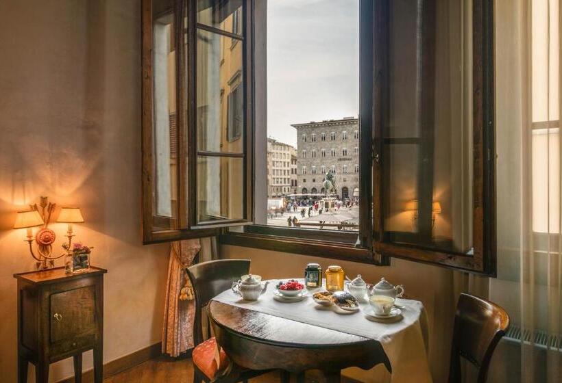 اتاق لوکس با چشم‌انداز, Residenza D'epoca In Piazza Della Signoria