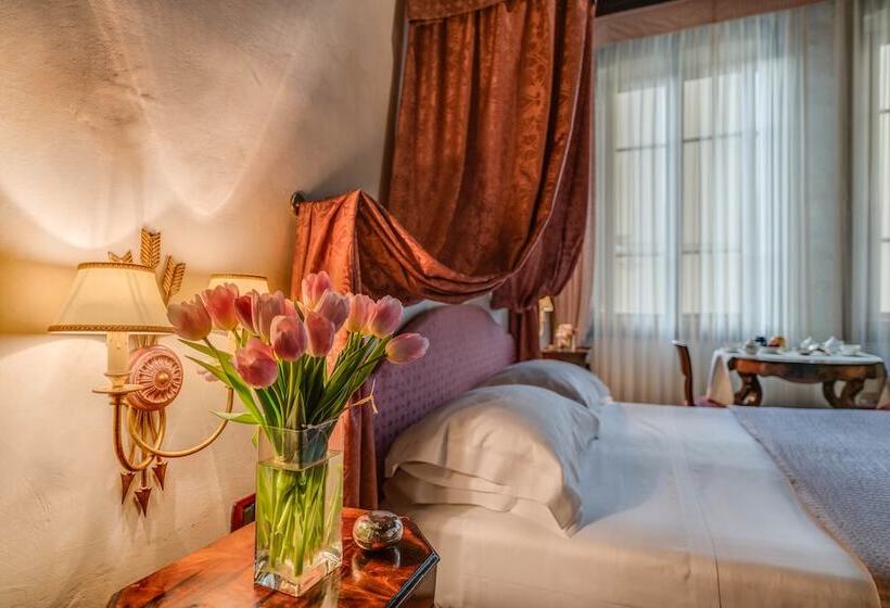 اتاق لوکس با چشم‌انداز, Residenza D'epoca In Piazza Della Signoria