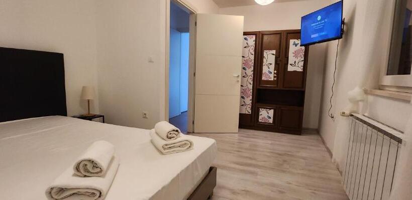 Appartement 2 Chambres, Amfiteatar