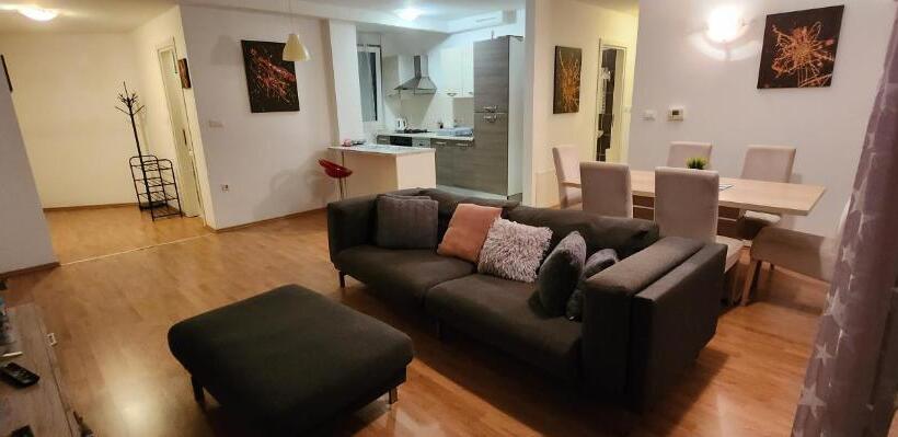 Appartement 3 Chambres, Amfiteatar