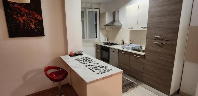 Appartement 3 Chambres, Amfiteatar