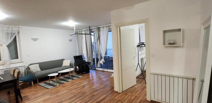 Appartement 2 Chambres, Amfiteatar