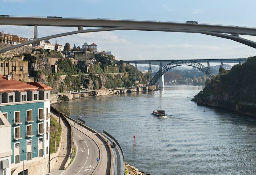 اتاق استاندارد با چشم‌انداز رودخانه, Eurostars Porto Douro