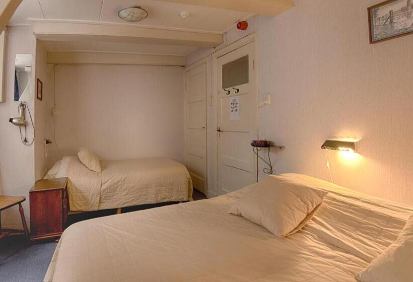 Семейные Апартаменты, Hanzestadslogement De Leeuw, In Het Centrum, Met Een Binnenplaats, Kamers Met Badkamer En Toilet En