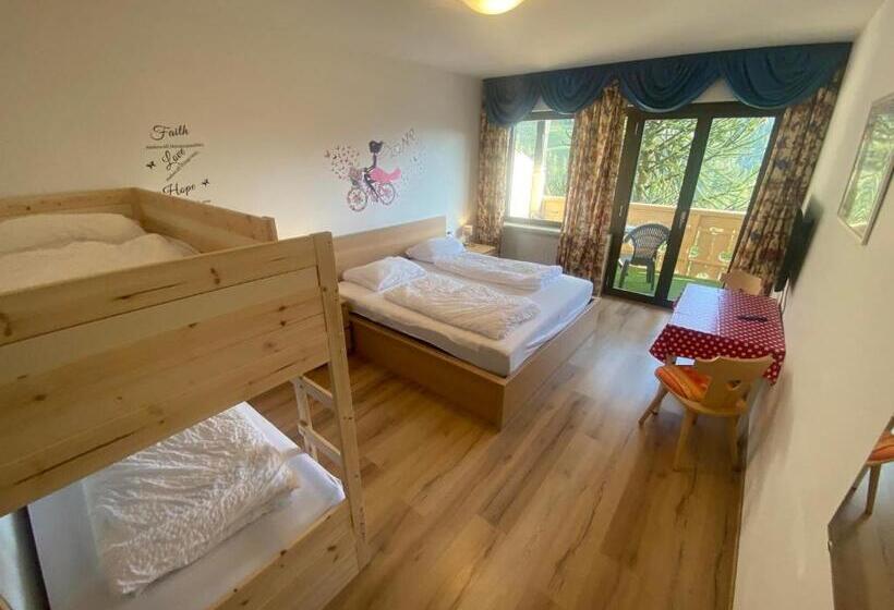 Четырехместный Номер Стандарт с Балконом, Laimerhof