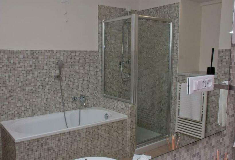 استودیوی استاندارد با چشم‌انداز دریا, Miramare Apartments&suites