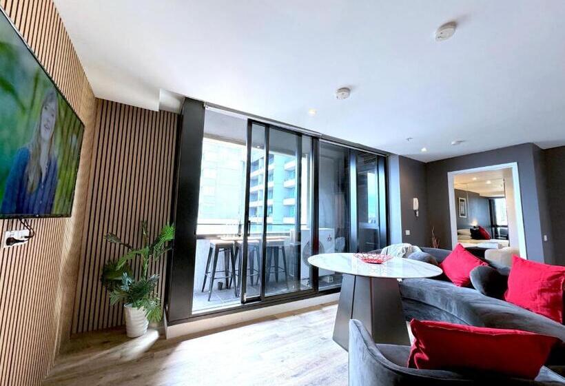 3 Bedroom Suite, Aura On Flinders Serviced Apartments