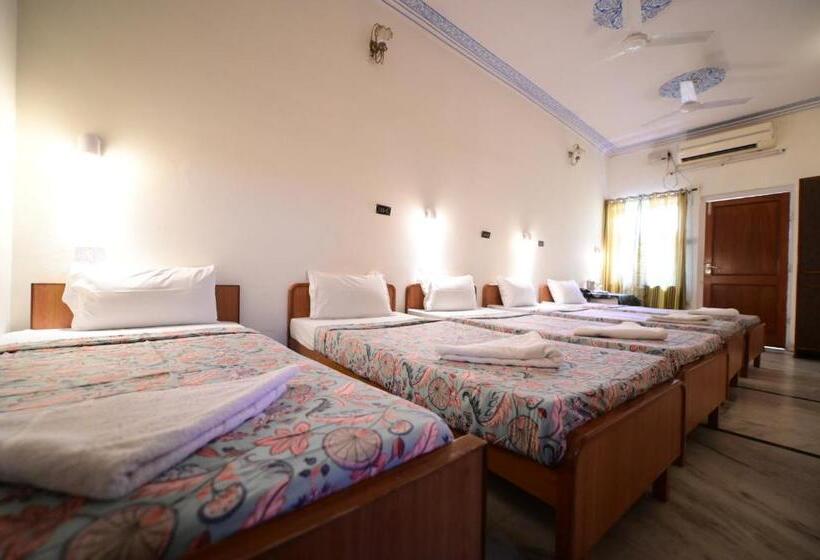 家庭间, Chitra Katha  A Story Per Stay