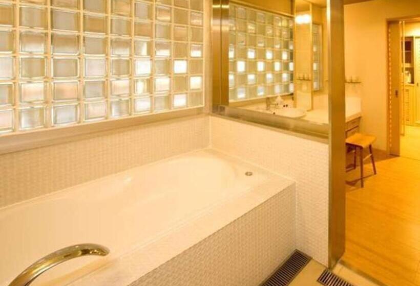 デラックスの４人部屋, Hana Beppu