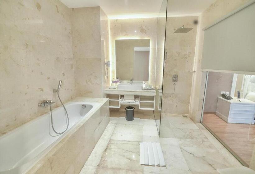 Президентский Люкс, Platinum Hotel & Convention Hall Balikpapan