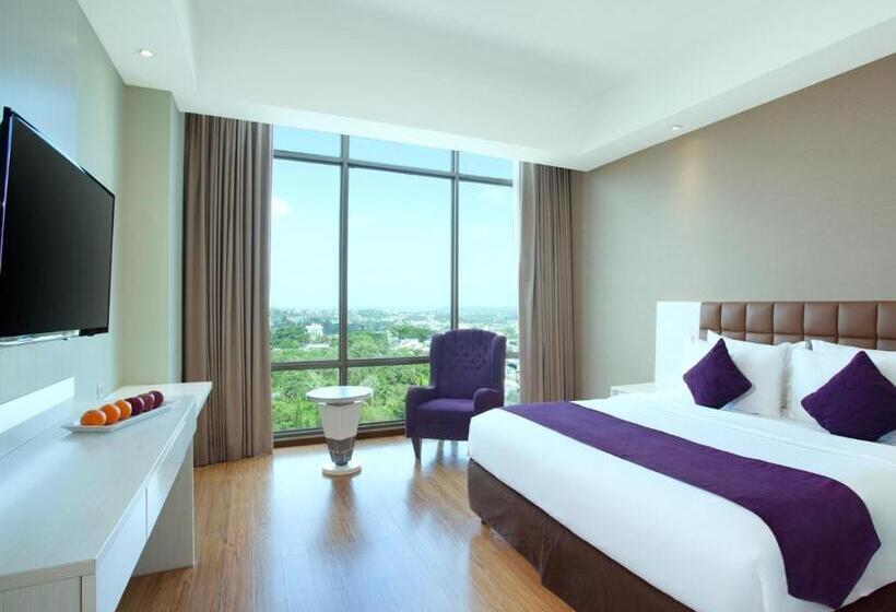 Номер Deluxe, Platinum Hotel & Convention Hall Balikpapan