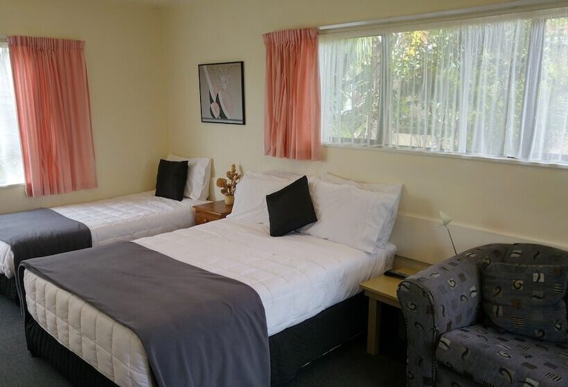 Студия Стандарт, Hobson's Choice Motel