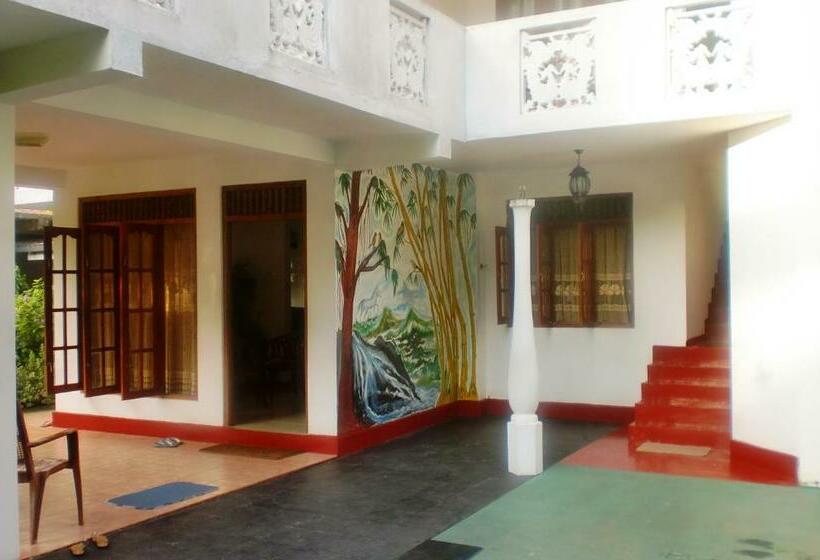 Трехместный Номер Стандарт с Балконом, White Villa