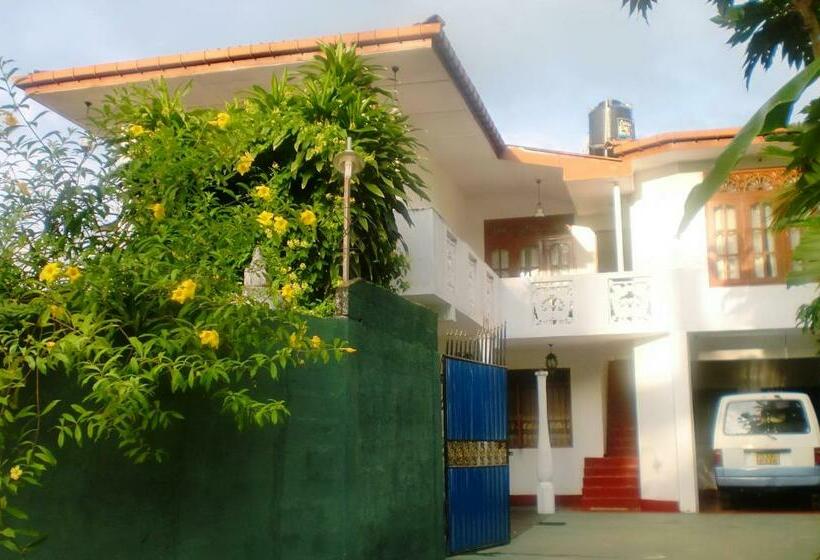 Трехместный Номер Стандарт с Балконом, White Villa