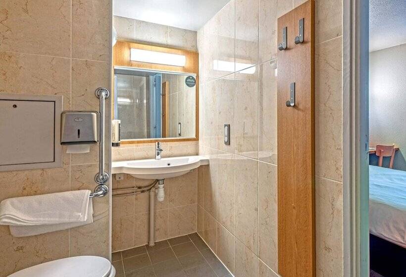 Четырехместный Номер Стандарт, B&b Hotel Quimper Nord Douarnenez