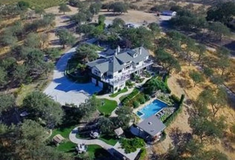 수피리어 스위트, High Ridge Manor