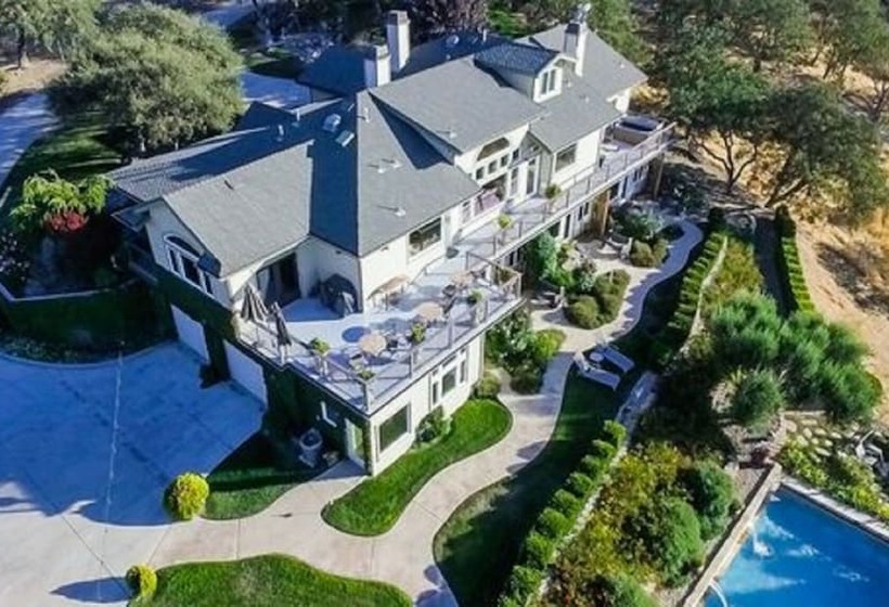수피리어 스위트, High Ridge Manor