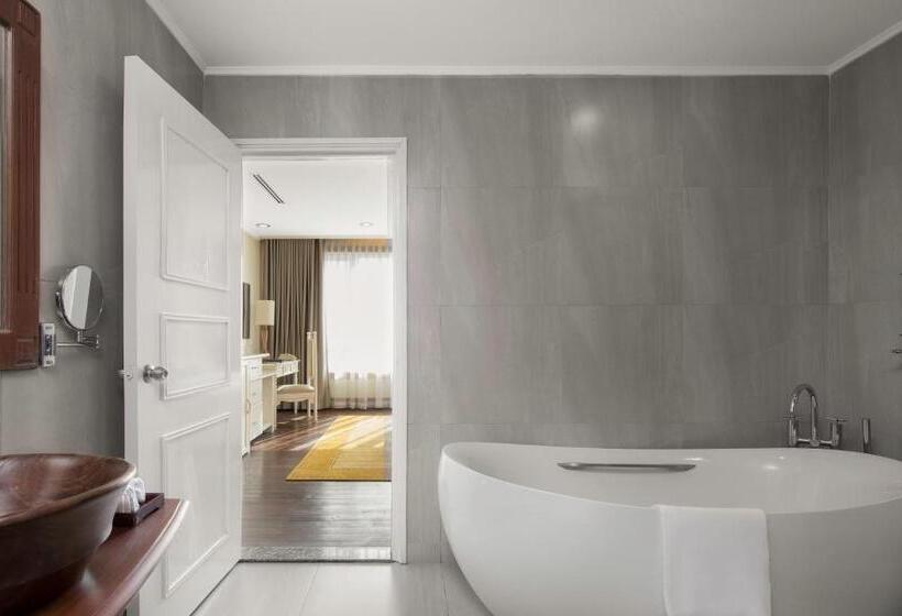 Номер Deluxe, Sokha Phnom Penh