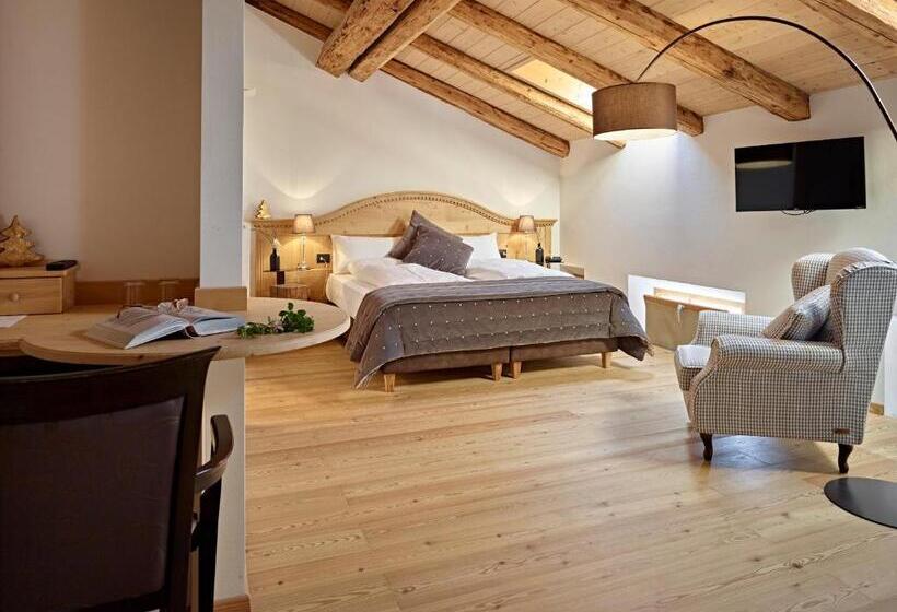 스위트, Romantic Hotel Excelsior