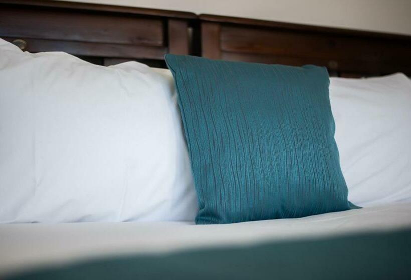 스탠다드 스튜디오, Carrick Lodge Motel