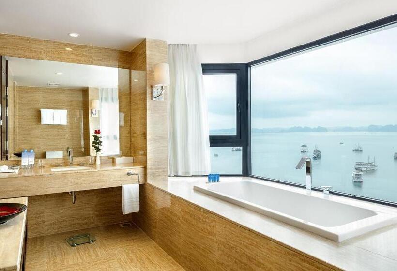 سوئیت اجرایی با تخت کینگ, Wyndham Legend Halong