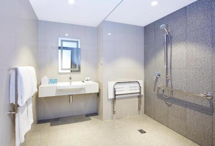 Номер Стандарт Адаптированный для Инвалидов, Holiday Inn Express Brisbane Central, An Ihg