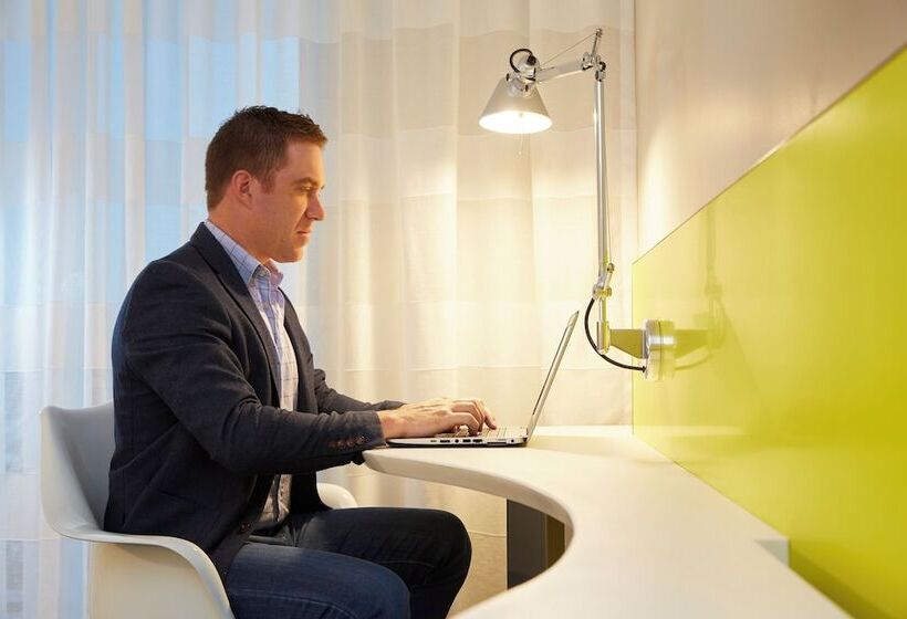 Номер Стандарт Адаптированный для Инвалидов, Holiday Inn Express Brisbane Central, An Ihg