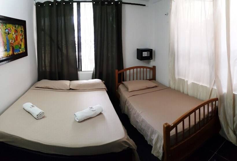 家庭房间共用浴室, Sheylla's Place