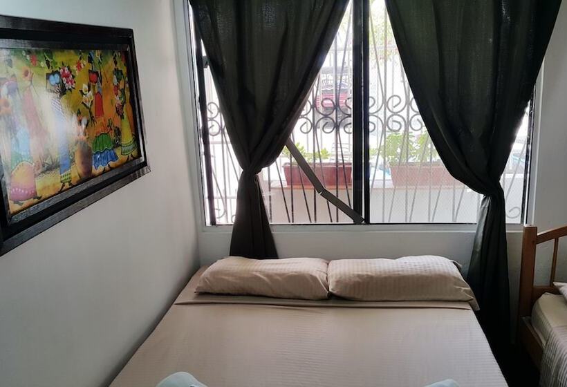 家庭房间共用浴室, Sheylla's Place