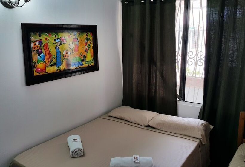 家庭房间共用浴室, Sheylla's Place