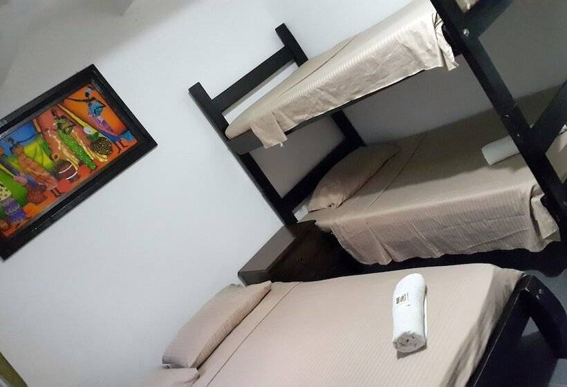 家庭房间共用浴室, Sheylla's Place