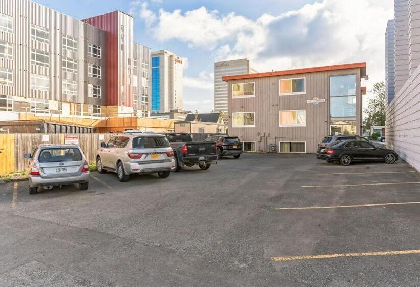 Студия Стандарт, Highliner Hotel  King Suite 312 With City View Hotel Room