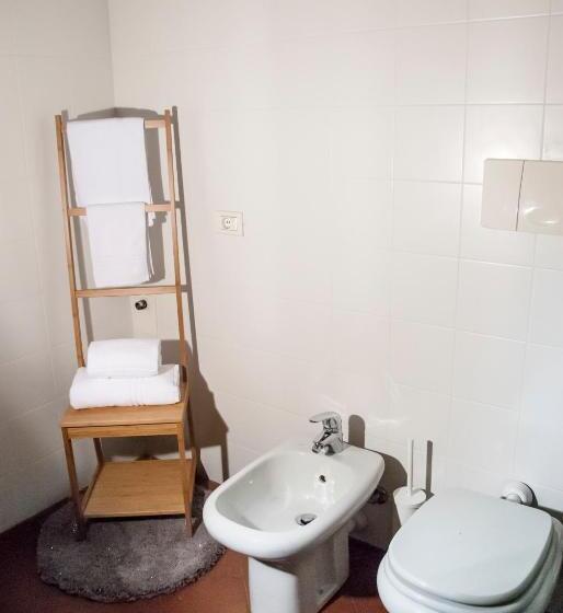 اتاق استاندارد با سرویس بهداشتی مشترک, La Maison