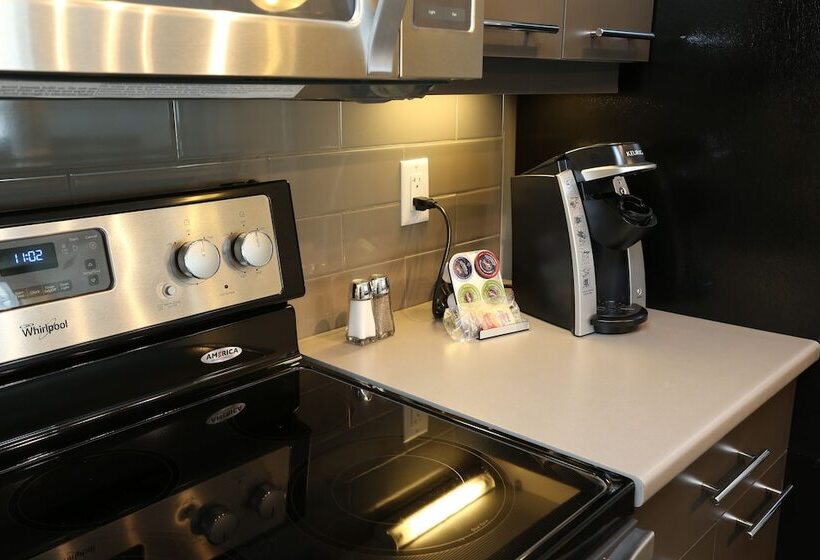 سوییت, East Village Suites
