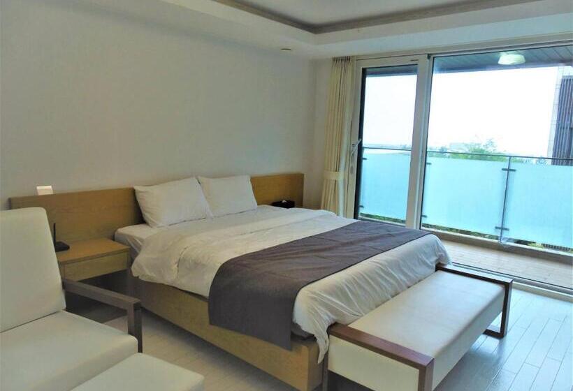 Королевский Люкс, Healthcare Town Resort