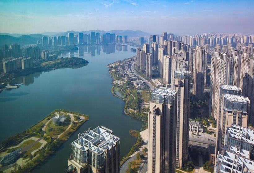 Номер Deluxe Кровать Кинг, Meixi Lake Hotel, A Luxury Collection Hotel, Changsha