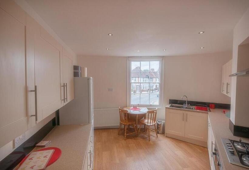 침실 1개 아파트, Town Centre Apartment Perfect Location With On Street Parking