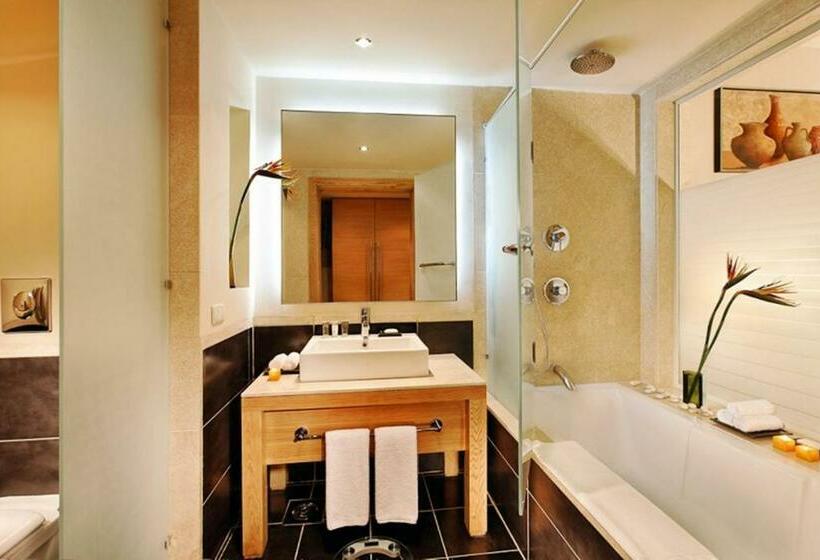 Deluxe Suite King Bed, Movenpick Waterpark Resort & Spa Soma Bay