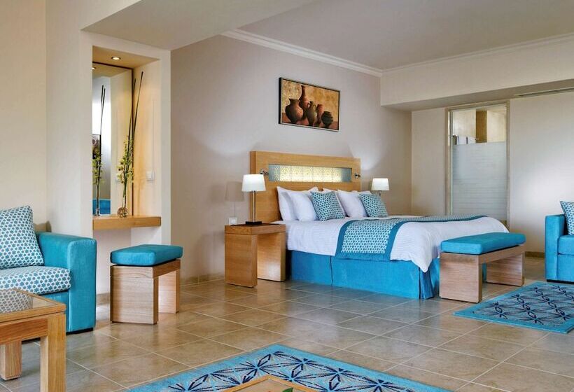 اتاق کلاسیک با چشم‌انداز استخر, Movenpick Waterpark Resort & Spa Soma Bay