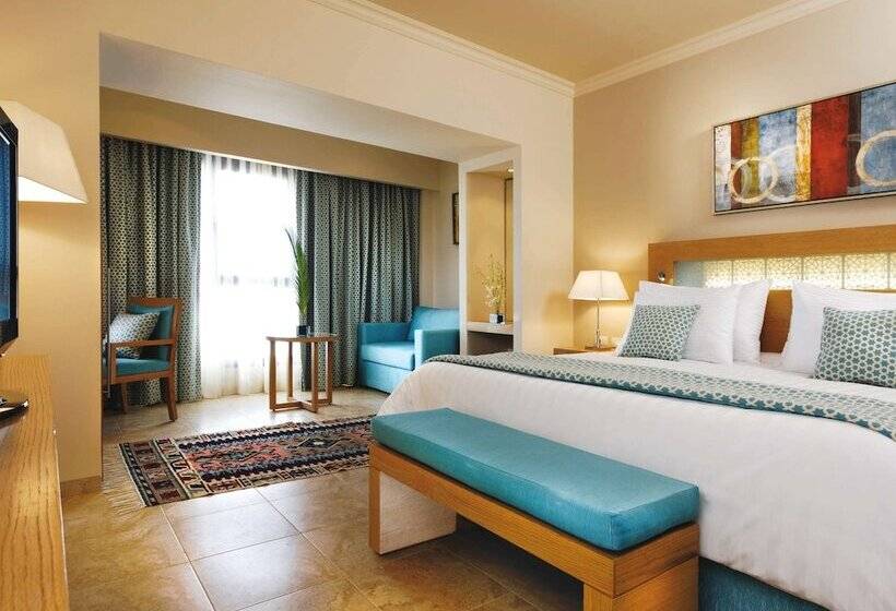 اتاق لوکس با چشم‌انداز استخر, Movenpick Waterpark Resort & Spa Soma Bay