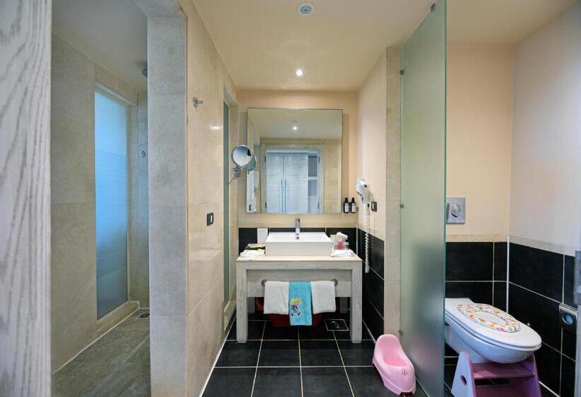 اتاق خانوادگی با چشم‌انداز استخر, Movenpick Waterpark Resort & Spa Soma Bay
