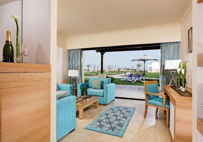 اتاق کلاسیک با چشم‌انداز استخر, Movenpick Waterpark Resort & Spa Soma Bay