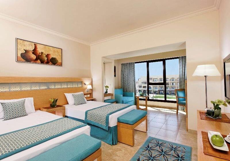 اتاق لوکس با چشم‌انداز استخر, Movenpick Waterpark Resort & Spa Soma Bay