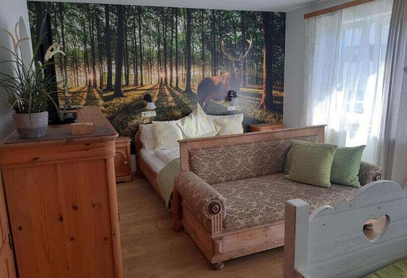 Четырехместный Номер Стандарт с Балконом, Platzhirsch Zur Alten Wagnerei Gästehaus