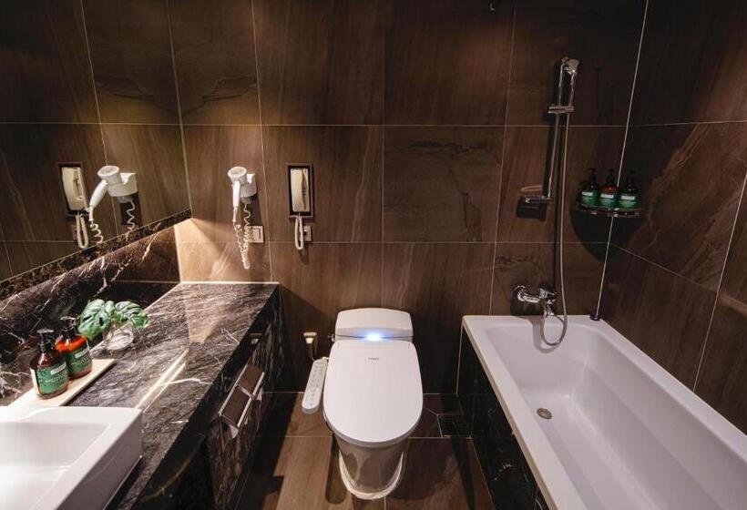 Premium room w/ mountain view, Voco Seoul Myeongdong, An Ihg
